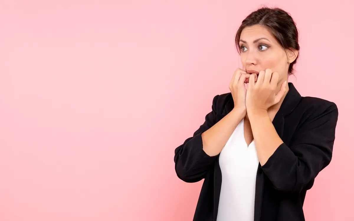 El Misterio de la Lengua Fuera: Concentración, Biología y Salud Bucal - Qué pasa si empujo mis dientes con la lengua una boca con la lengua afuera - Qué pasa si empujo mis dientes con la lengua