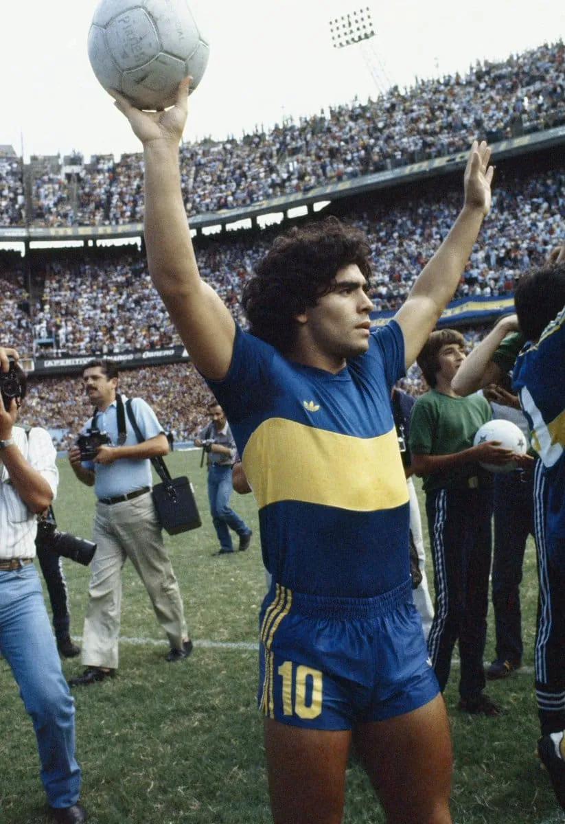 maradona boca dibujo - Quién dirigió a Maradona en Boca